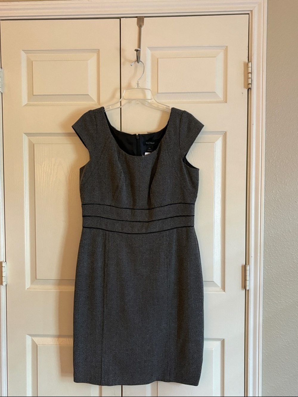 White House Black Market Classic Cap-Sleeve Sheath Dress Charcoal Gray and Black